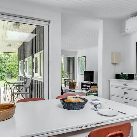 Ferienhaus Jarno - 1km From The Sea By Interhome *